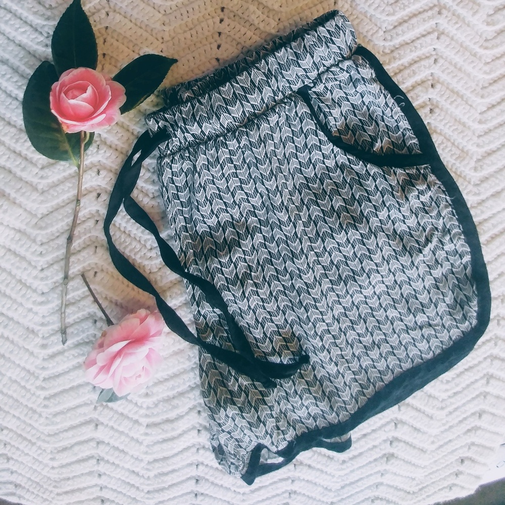 🌚Light-weight cotton blend shorts (with pockets!)